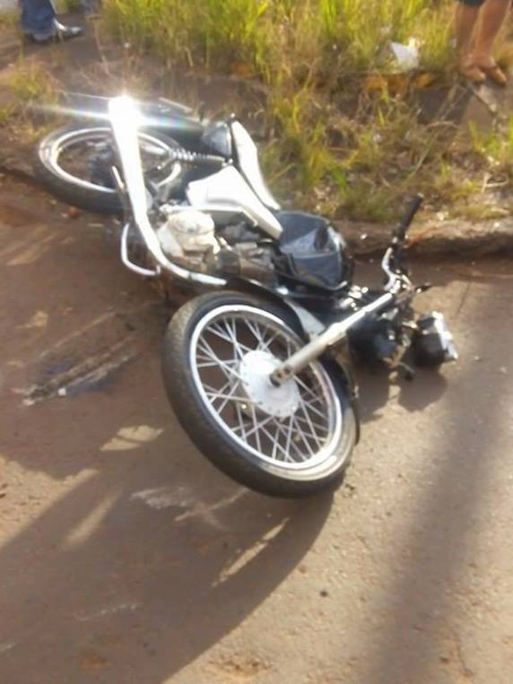 Duas pessoas ficam gravemente feridas em colisão de motocicleta com caminhão, em Santo Ângelo - foto 5