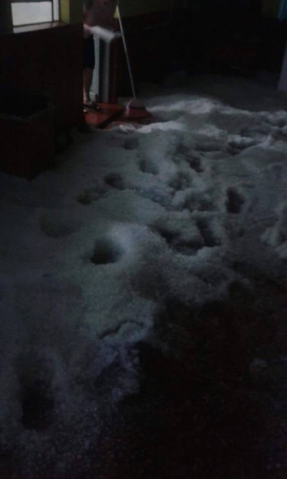 Temporal com granizo causa estragos no Interior do Estado - foto 3