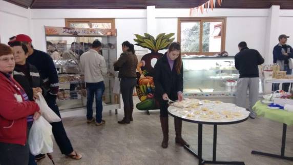 Feira de Produtos Coloniais, Agroindustriais e
de Artesanato completa seu primeiro aniversário - foto 2