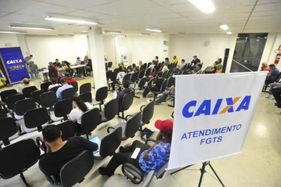 Caixa ainda não definiu regras para a lei aprovada no Senado, e 

especialistas pedem cautela aos trabalhadores