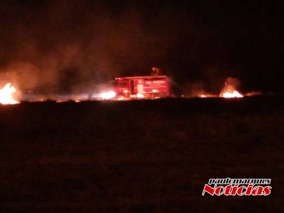 Bombeiros combatem incêndio em vegetação novamente no bairro Guaíra; VEJA VÍDEO - foto 2