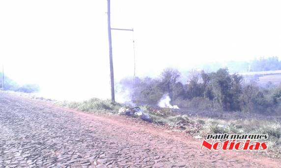 Novo
incêndio no Guaíra intriga os moradores do bairro, em Três de Maio - foto 2