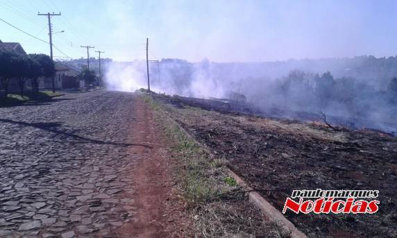 Novo
incêndio no Guaíra intriga os moradores do bairro, em Três de Maio - foto 5