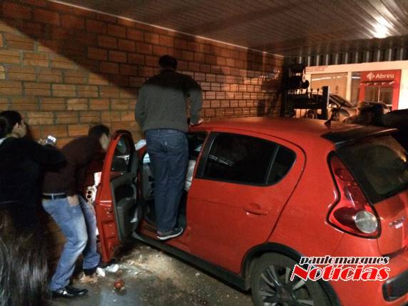 Veículo invade prédio de mercado em Panambi deixa uma pessoa morta e outras três feridas - foto 3