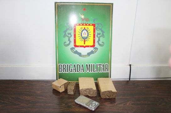 Após monitoramento, mais
um traficante de drogas é preso pela Brigada Militar de Santiago - foto 2