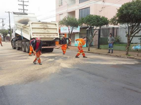 Motoristas devem ficar atentos ao bloqueio de ruas em função das obras de recuperação da pavimentação asfáltica