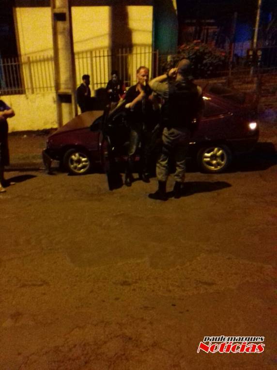 Veículo bate em moto estacionada e em um poste da rede elétrica em Ijuí - foto 4
