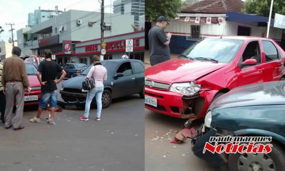 Veículos colidiram em um cruzamento