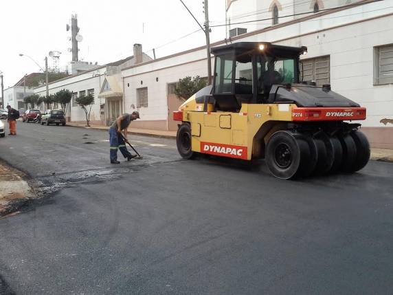 Segue recuperação asfáltica em Três de Maio - foto 2