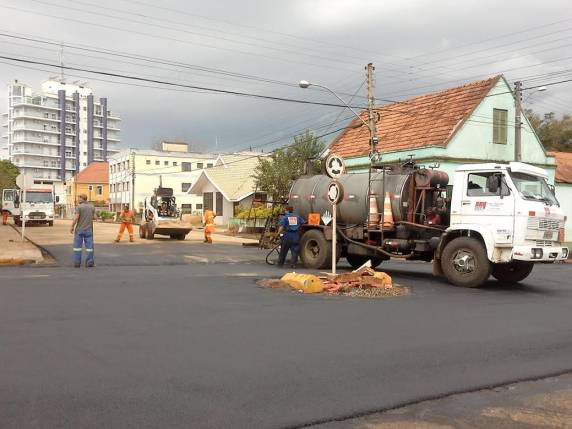 Nesta terça-feira, 

trabalhos se concentraram na Travessa Pedro Garrafa e na Avenida Avaí