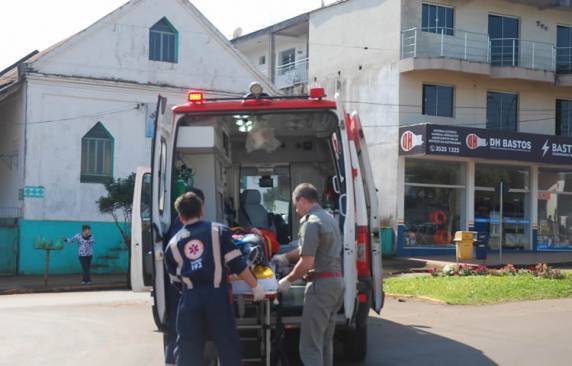 Acidente deixa motociclista ferida no centro de Três de Maio - foto 4