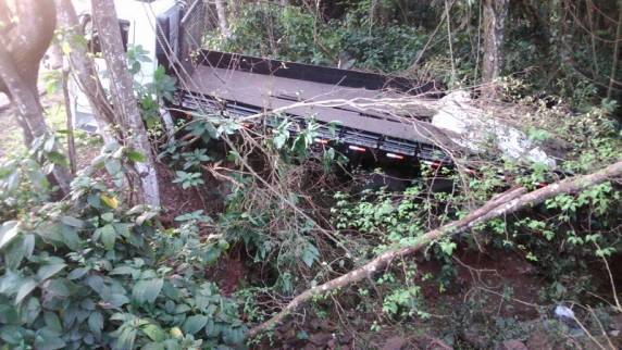 Hyundai Tucson se
solta e atinge vitrina de loja em Horizontina - foto 2