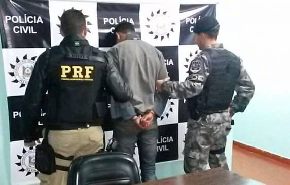 PRF encerra Operação “Em busca da erva” e seis são
presos pelo tráfico de 624 Kg de maconha no RS - foto 2