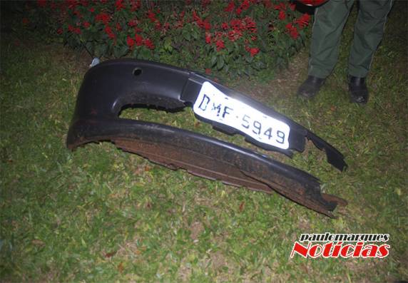Motorista foge mas a
placa do veículo fica no local do acidente que deixou uma jovem ferida; VEJA VÍDEO - foto 3