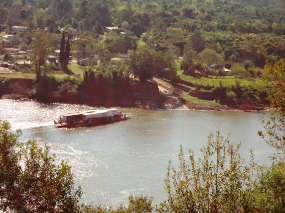 Primeira travessia de balas com quatro caminhões pesados pela Aduana de Porto Mauá - foto 3