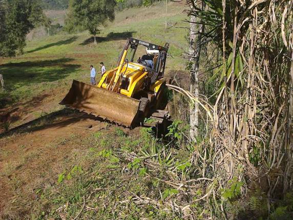 Máquina da prefeitura fica presa em ponte em Bom Progresso - foto 2