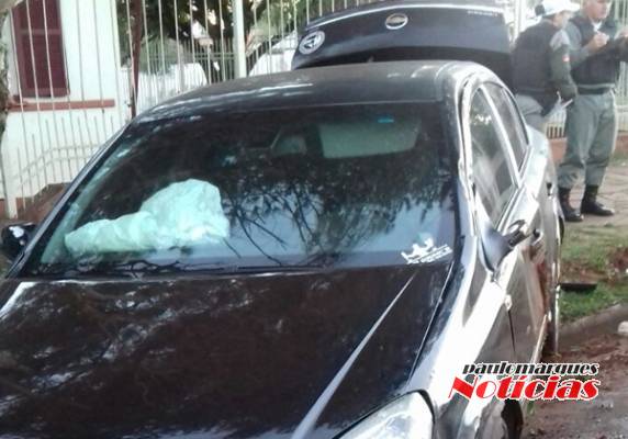Veículo tomba no centro de Ijuí neste sábado - foto 2