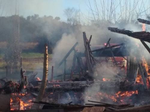 Incêndio destruiu casa na localidade de Lajeado Grande, no interior de Crissiumal - foto 2