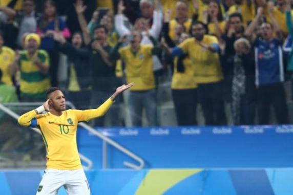 Neymar e 

Luan marcaram os 2 a 0 neste sábado