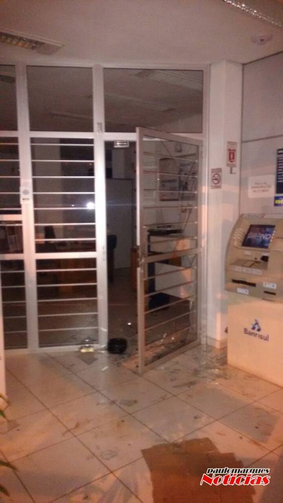 BM impede furto depois de ladrões arrombarem Sicredi e Banrisul de Nova Candelária - foto 2