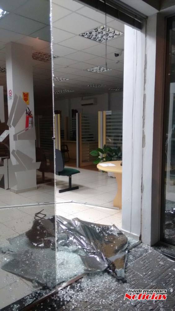 BM impede furto depois de ladrões arrombarem Sicredi e Banrisul de Nova Candelária - foto 3