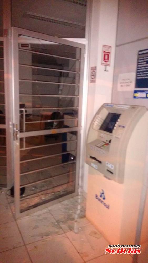 BM impede furto depois de ladrões arrombarem Sicredi e Banrisul de Nova Candelária - foto 4