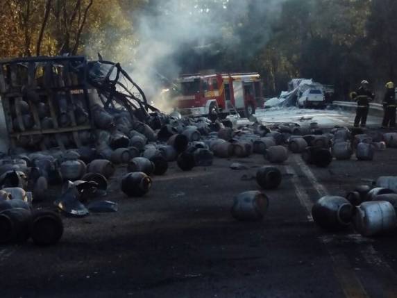 Acidente fechou trânsito e causa filas nos dois sentidos da BR-116