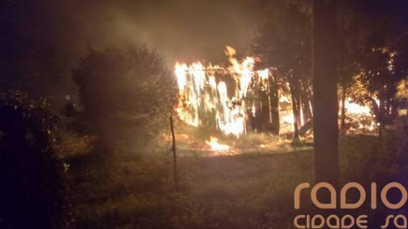 Homem morre carbonizado em Guarani das Missões após incêndio em residência; VEJA VÍDEO - foto 2