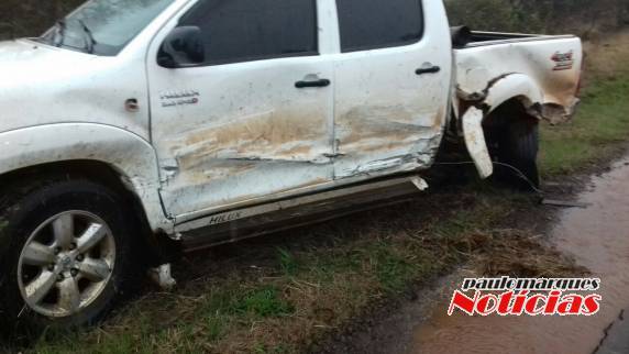 Colisão envolve dois veículos na BR-472 em Três de Maio - foto 4