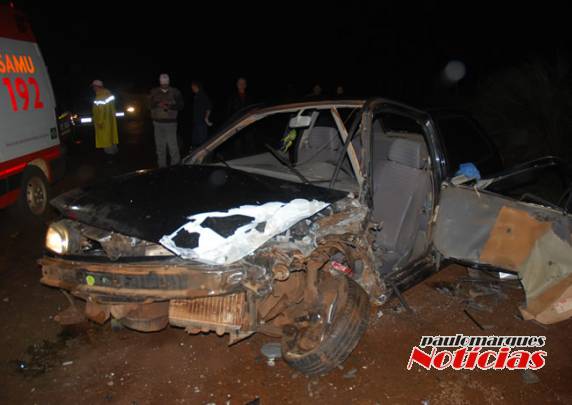 Colisão frontal de carro e van de estudantes deixa dois feridos em Três de Maio - foto 2