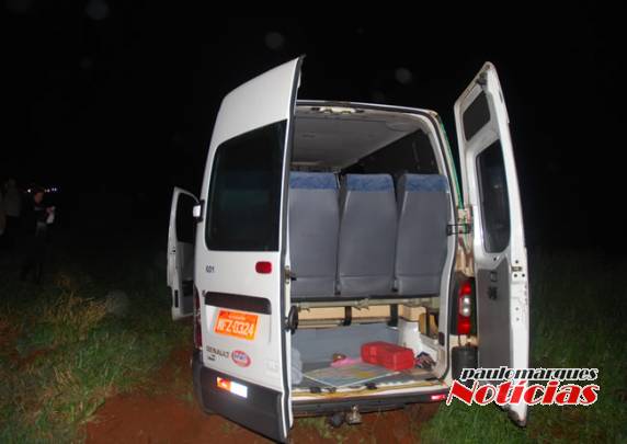 Colisão frontal de carro e van de estudantes deixa dois feridos em Três de Maio - foto 3