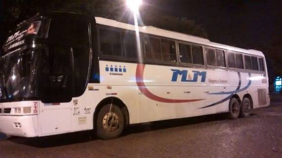 Ônibus é assaltado e passageiros são
presos em bagageiro na BR-386 - foto 5