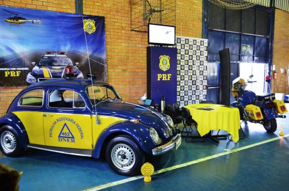 PRF
participa do 7° Encontro de Carros Antigos e Clássicos em Sarandi - foto 2