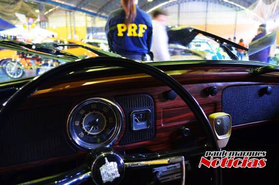 PRF
participa do 7° Encontro de Carros Antigos e Clássicos em Sarandi - foto 5
