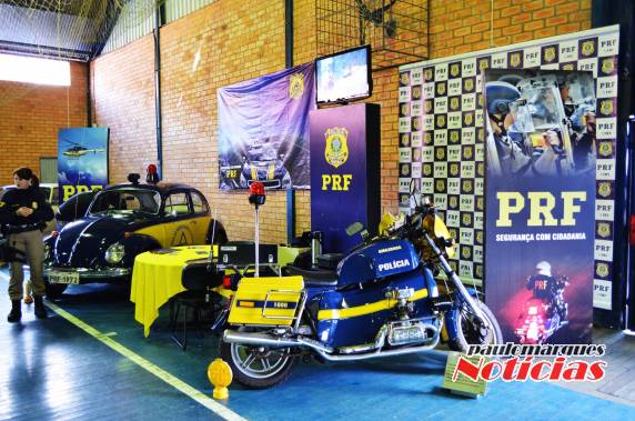 PRF
participa do 7° Encontro de Carros Antigos e Clássicos em Sarandi - foto 6