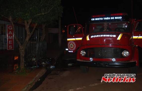Vândalos provocam incêndios em lixeiras em Três de Maio - foto 2