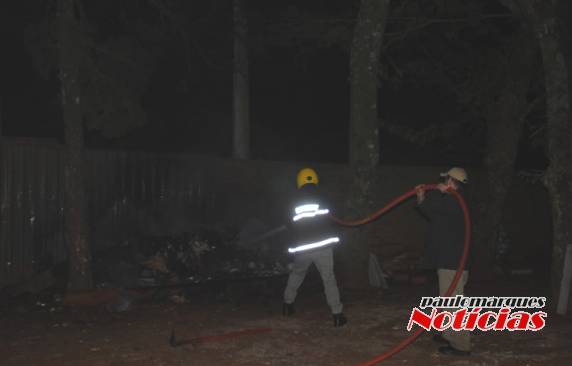 Vândalos provocam incêndios em lixeiras em Três de Maio - foto 5