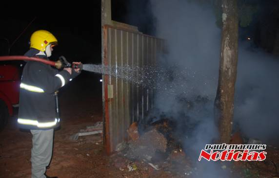Vândalos provocam incêndios em lixeiras em Três de Maio - foto 3