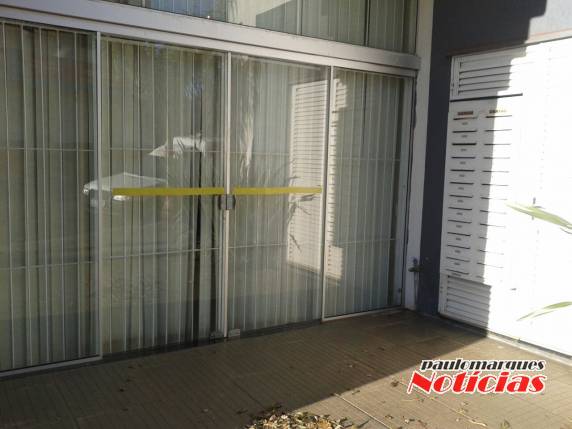 Ladrões arrombam a Agência dos Correios de Três de
Maio - foto 5