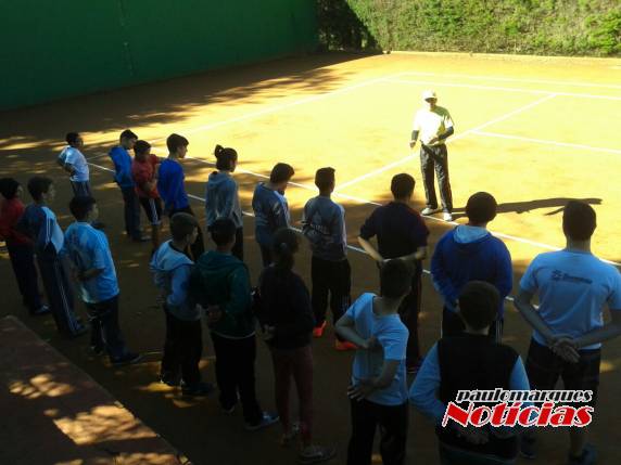 Alunos do Pelotão Mirim tiveram primeira aula
de tênis - foto 2