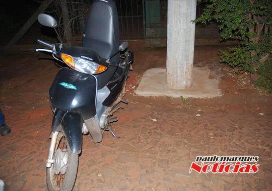 Colisão de motocicleta e automóvel deixa uma jovem com
ferimentos leves, em Três de Maio - foto 2