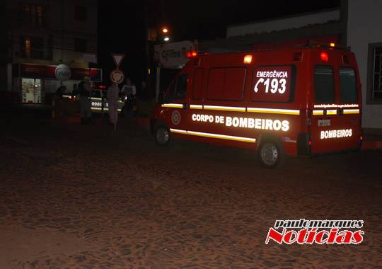 Colisão de motocicleta e automóvel deixa uma jovem com
ferimentos leves, em Três de Maio - foto 4