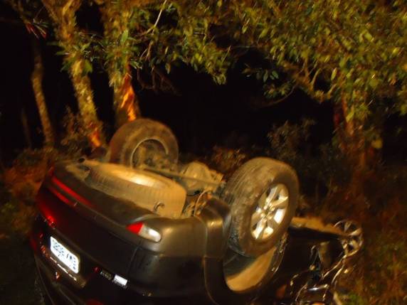 Segundo PRF, ele vinha em alta velocidade, bateu em uma pedra e capotou