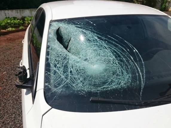 Houve briga e suspeito atingiu outros três rapazes com o carro