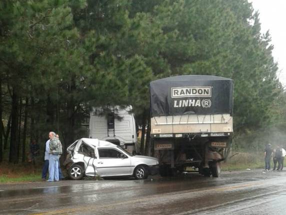Homem morre em colisão entre caminhão e 3 carros no Norte do RS - foto 2