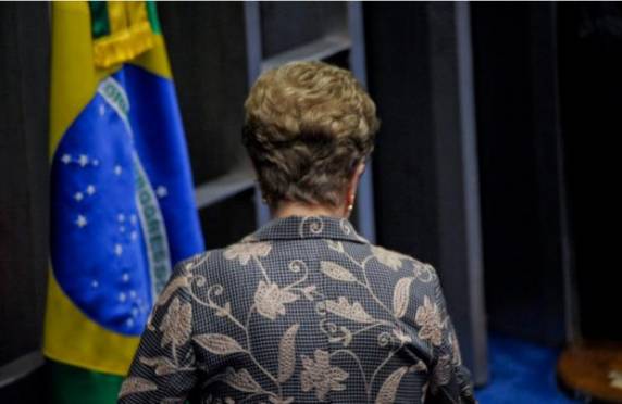 Ainda será votado se ela fica inabilitada para exercer função pública