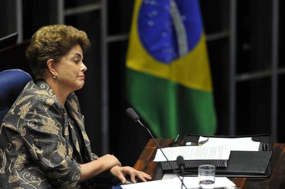 36 senadores votaram a favor da ex-presidente e 

garantiram os dois terços necessários para a decisão