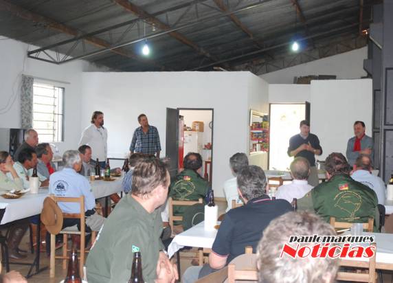 Cavalarianos da 20ª RT são recepcionados em Três de Maio com a Chama Crioula - foto 2