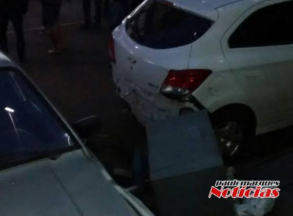 Motorista em veículo
desgovernado atinge outros três veículos estacionados em ijuí - foto 2