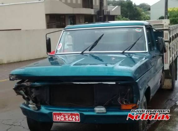 Caminhão desgovernado atinge três veículos estacionados no centro
de Ijuí - foto 5